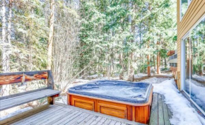 Stunning 3 BDR Retreat with Private Hot Tub and Sauna